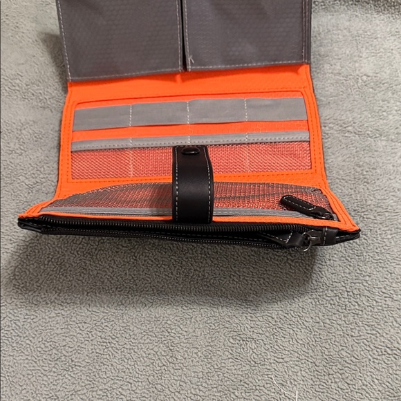 Harley-Davidson Black Snap Wallet: EXCELLENT CONDITION - Picture 4 of 6